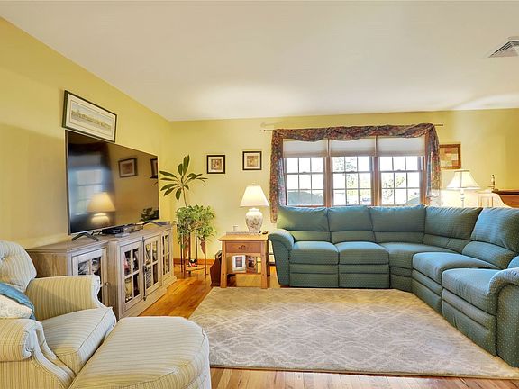 4th image of 109 Keswick Dr