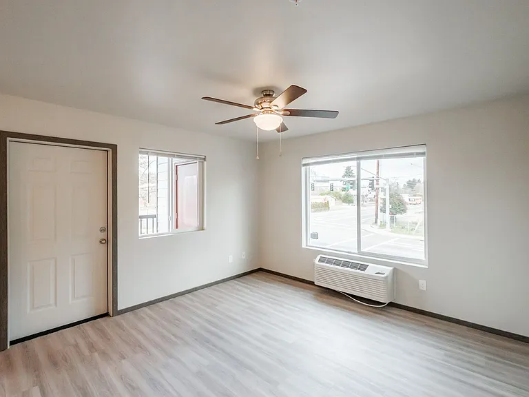 Cherry Glen Apartments — Photo 32