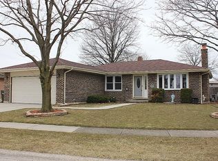 970 Dearborn Cir, Carol Stream, IL 60188