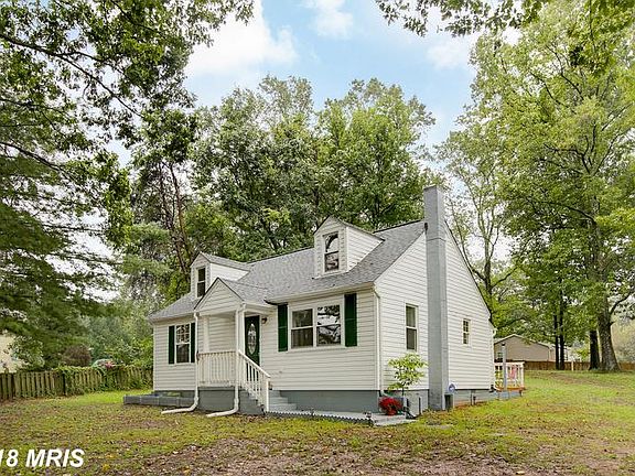 Cute little Cape Cod!