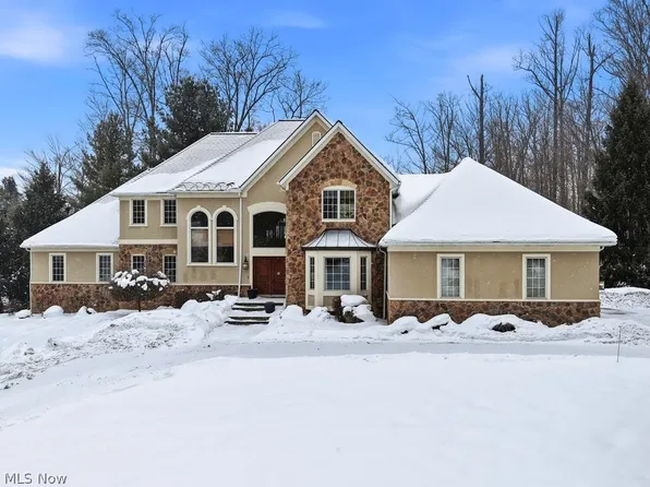 17416 Rambling Creek Trl, Chagrin Falls, OH 44023
