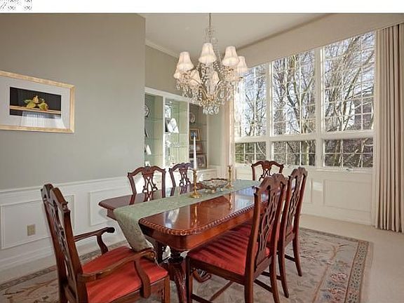 5th image of 2800 Beacon Hill Dr