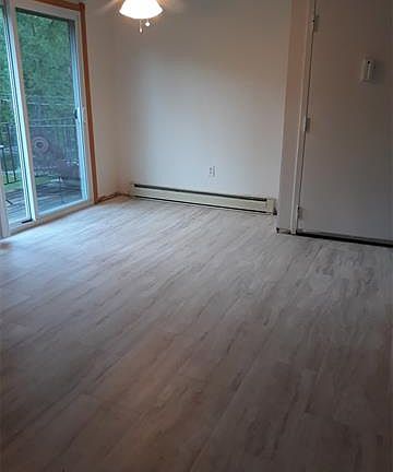 3rd image of 803 Parr Meadow Dr