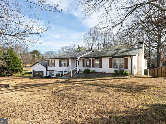 3rd image of 1527 Dupree Rd