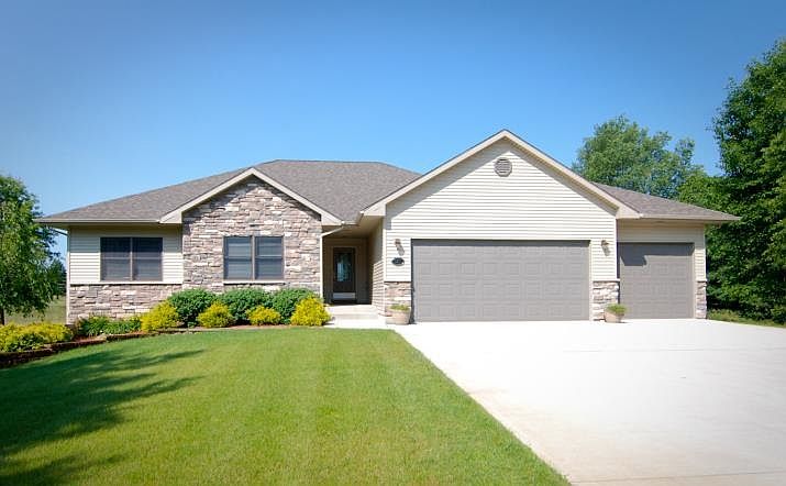 1st image of 7981 Carriage Ln