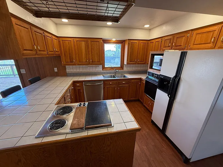 460 SE Conifer Pl — Photo 7
