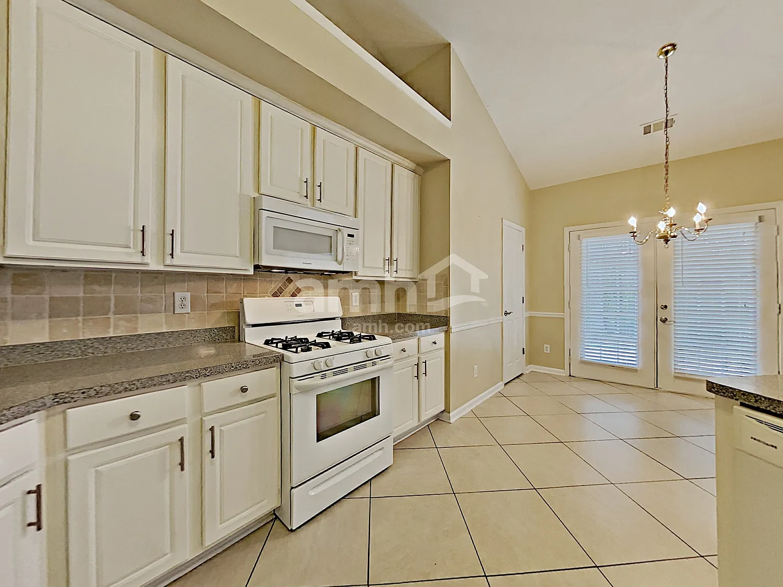 3 bed, 2.0 bath, 1697 sqft, $2,320 — Photo 3