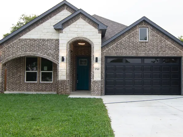 1745 Avenue C, Grand Prairie, TX 75051