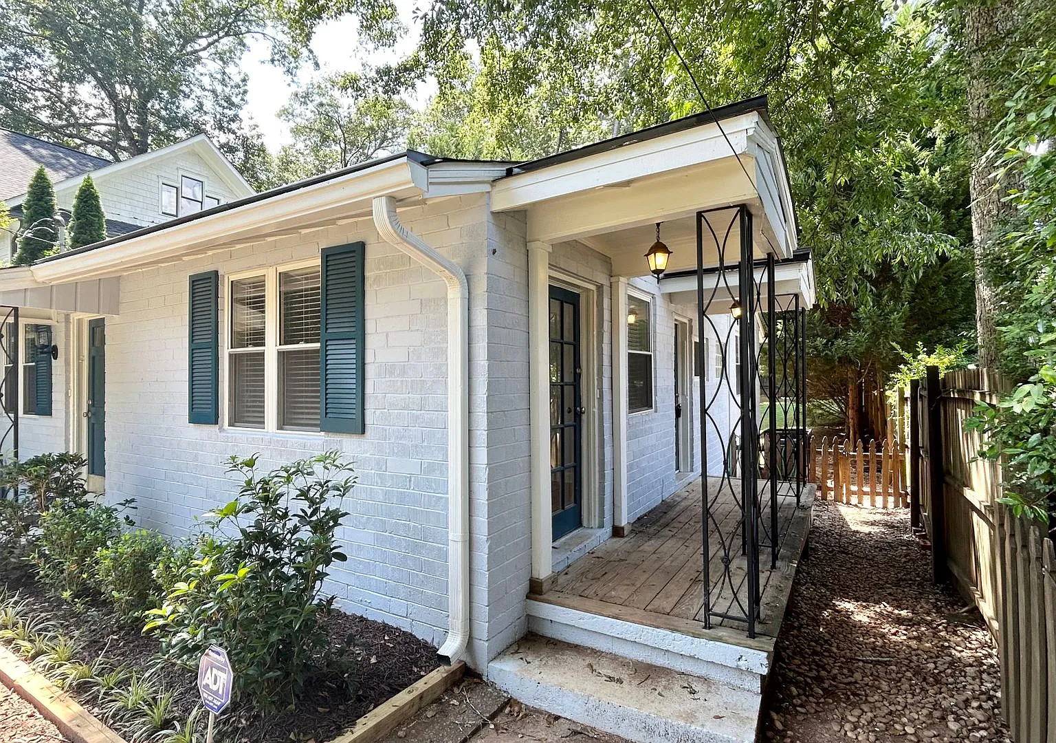 Cozy Remodeled Decatur 1 Bed-1 Bath Duplex, Minutes From Emory Clairmont! — Photo 2