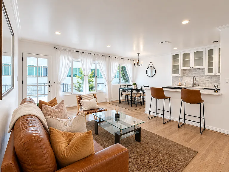 834 Lincoln Blvd #206 — Photo 3