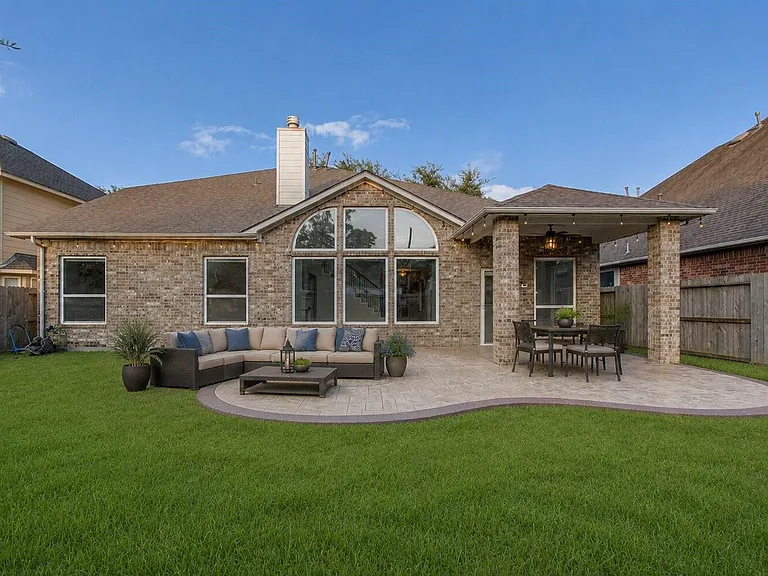 302 Trillium Dr — Photo 24