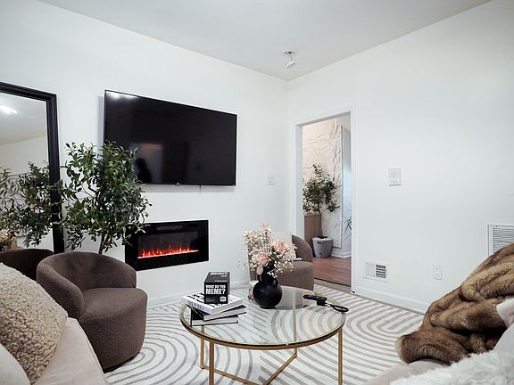 4th image of 162 Steuben St Floor 1
