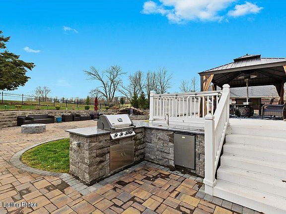 3rd image of 1700 Mahogany Run Dr