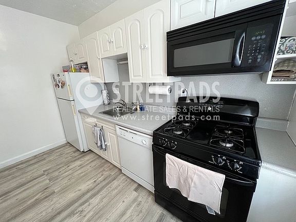 3rd image of 1161 Beacon St APT 5