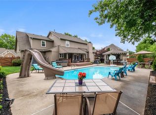 712 SW Benjamin Dr, Lees Summit, MO 64081