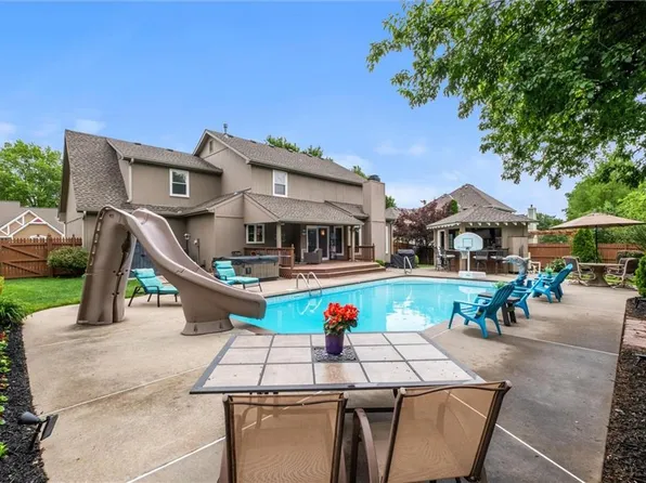 712 SW Benjamin Dr, Lees Summit, MO 64081