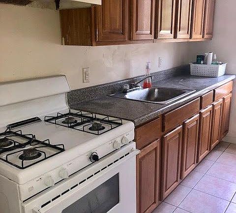 3rd image of 470 Park Ave APT L42
