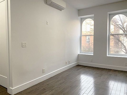 4th image of 36 W 119th St #A
