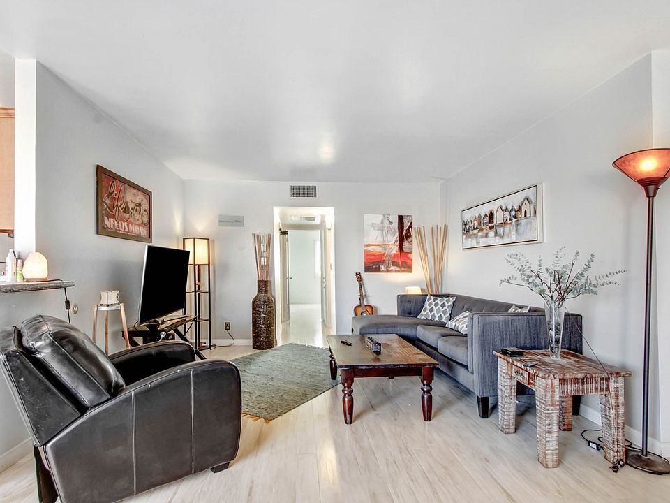 1st image of 5349 Newcastle Ave APT 60