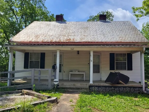 307 S 11th St, Lanett, AL 36863
