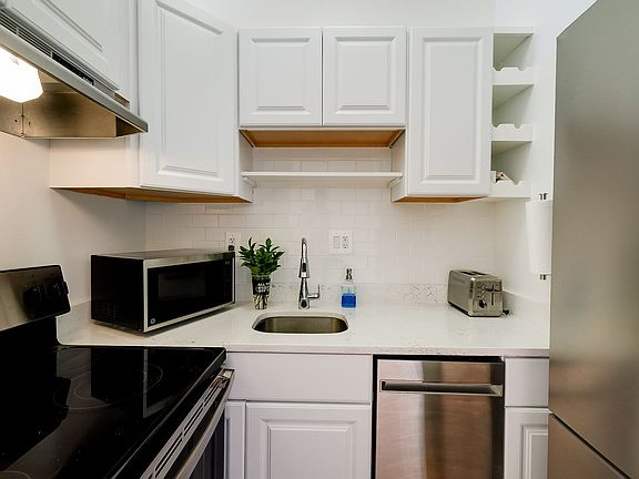 4th image of 1615 Q St NW APT 610