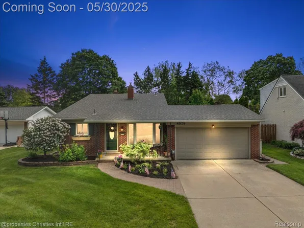 41231 Greenbriar Ln, Plymouth, MI 48170
