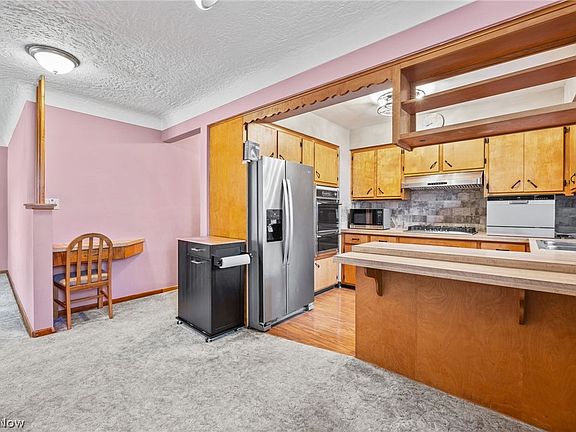 5th image of 217 Clinton Ave