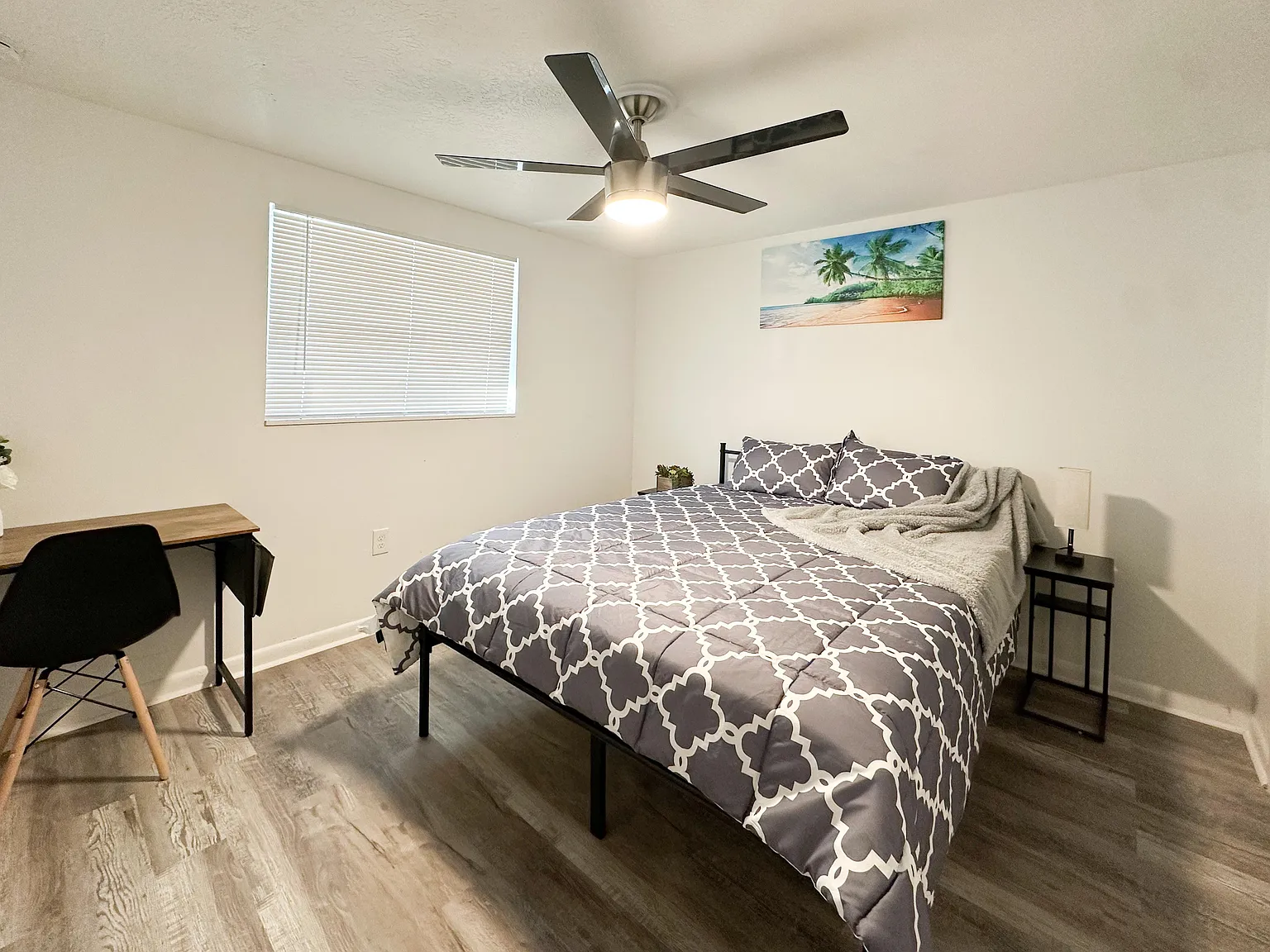 3 bed, 1.0 bath, 700 sqft, $849 — Photo 1