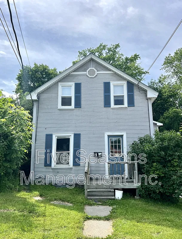 4 bed, 1.5 bath, 1200 sqft, $2,700 — Photo 1