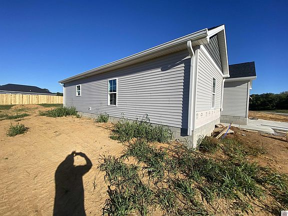 3rd image of 43 Fieldstone Cir
