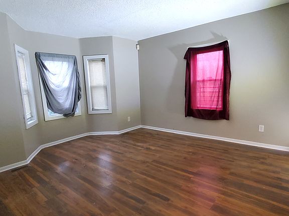 Living Room - 2nd view