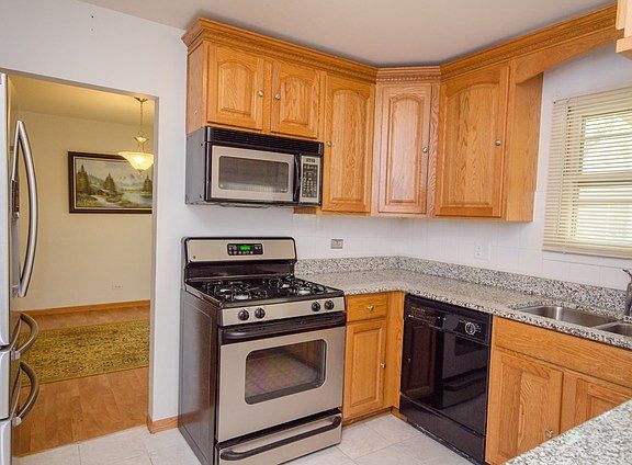 5th image of 824 Oakwood Dr