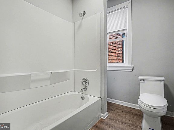 3rd image of 625 Oxford St