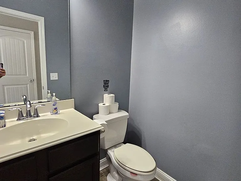 125 Navy Blue Dr — Photo 9