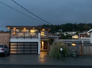 8227 Sandy Hook Dr, Clinton, WA 98236
