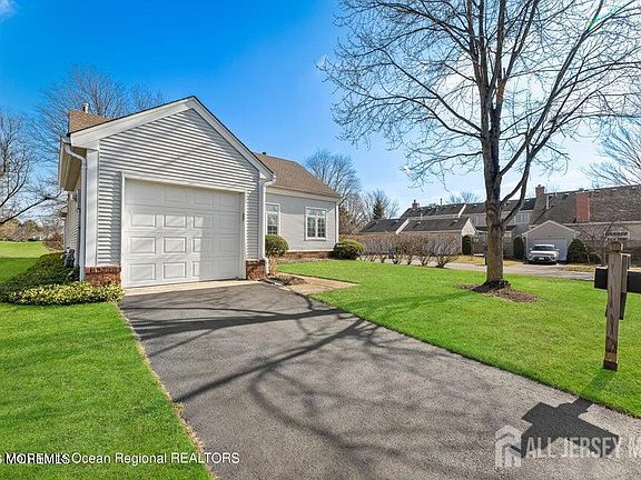 3rd image of 48 Rutland Ln