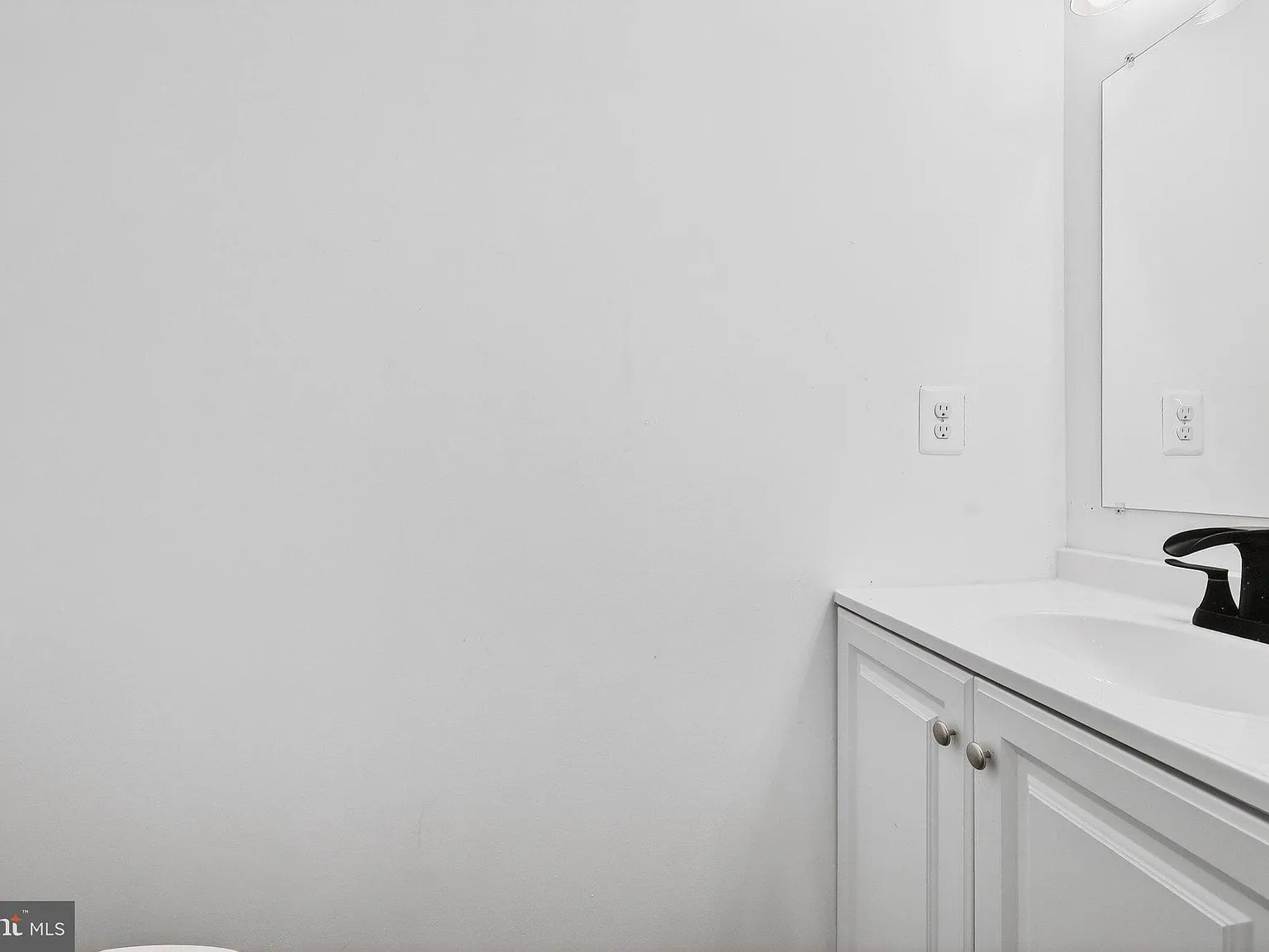 4 bed, 3.5 bath, 1720 sqft, $2,900 — Photo 3