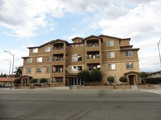 3rd image of 88 N Jackson Ave #23