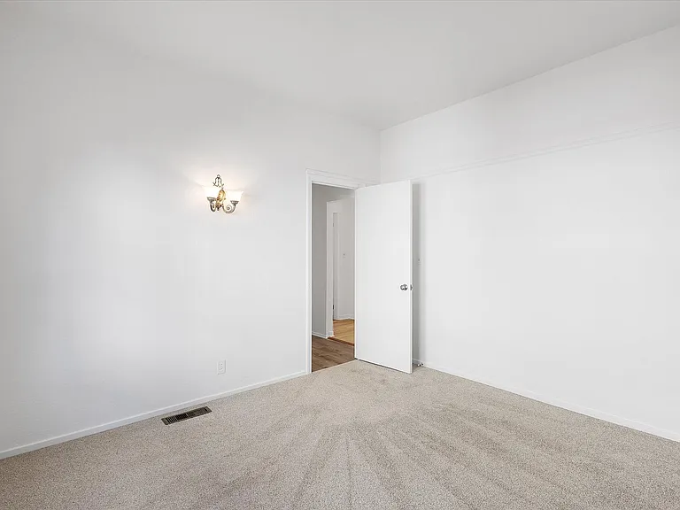 1087 Park Ave — Photo 19