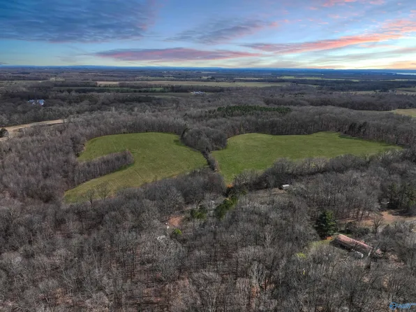 10 Grover Dr, Athens, AL 35611