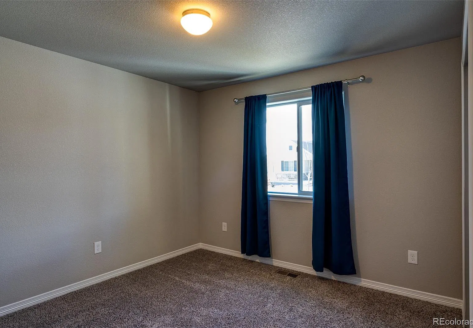 4 bed, 3.0 bath, 2398 sqft, $2,995 — Photo 4