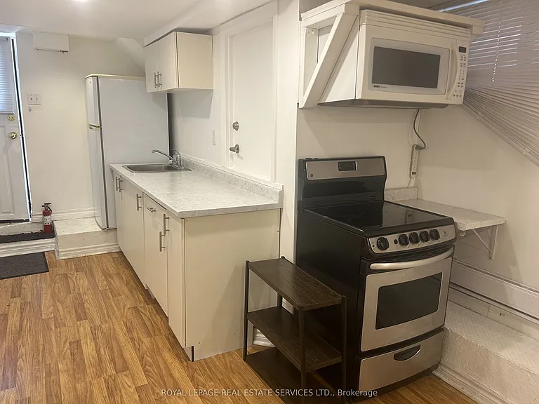 23 Kings Park Blvd #L — Photo 4