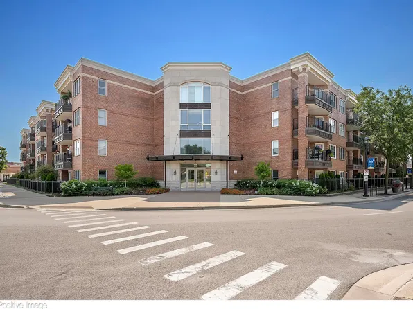 111 N Wheaton Ave Unit 203, Wheaton, IL 60187