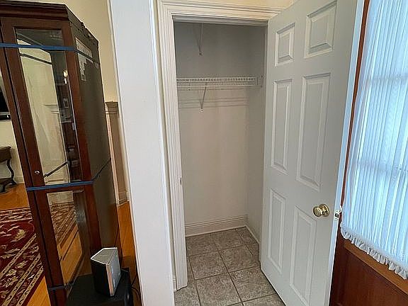 3rd image of 2800 Mesa Ct