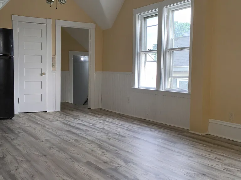 517-519 2nd St #3 — Photo 2