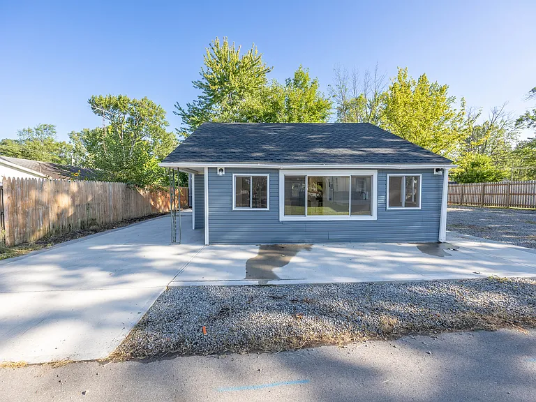 225 Bentz Ave — Photo 1