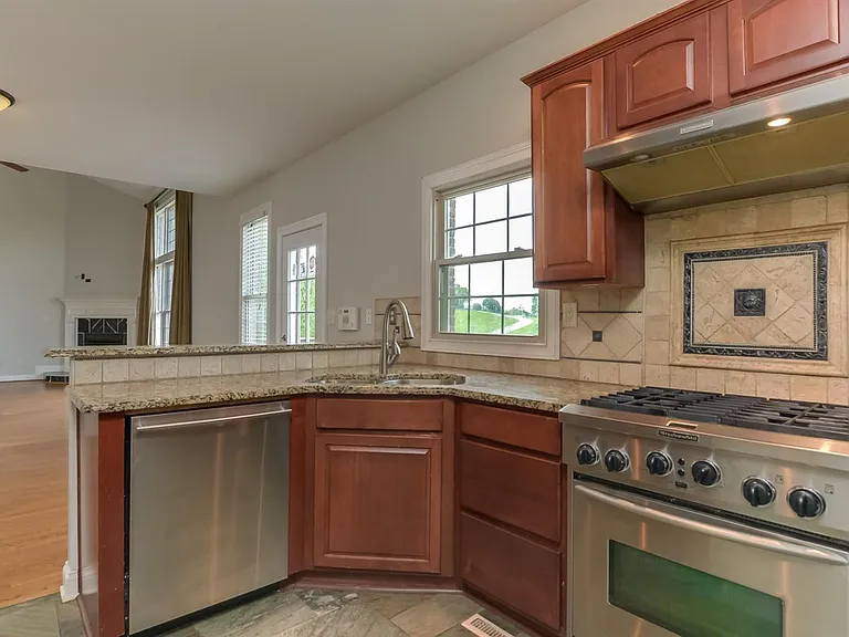 3036 Woodfield Cir — Photo 7
