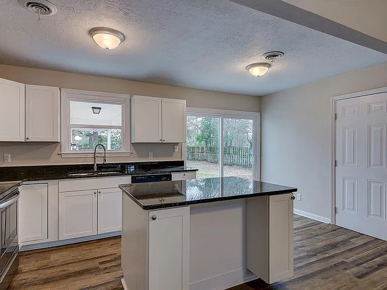 3316 Sylvester Dr — Photo 10