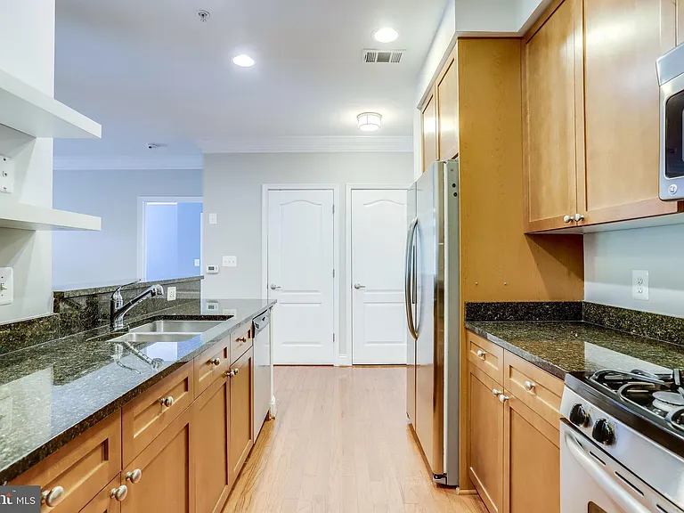 1115 Cameron St #208 — Photo 18