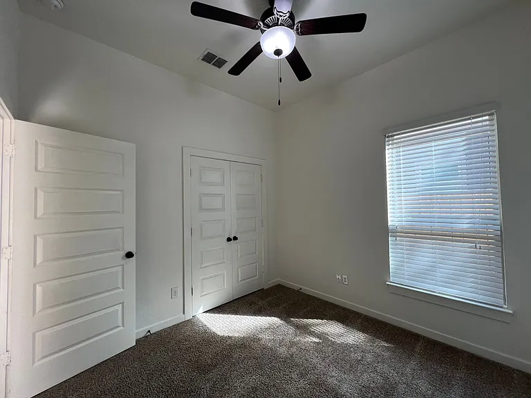 2243 Avery Vlg — Photo 16